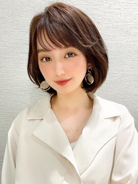 ラルユー 金山(LallYou) 30代40代に人気の大人かわいい前髪ありのくびれショート