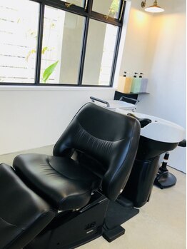 バーバーアンドビューティー マル(Barber and Beauty MARU)の写真/髪・頭皮・心まで整う、大人のためのご褒美スパ
