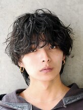 《*ウルフ×シャドウパーマ*》レイヤーの動きと緩やかなカールを組み合わせてミディアムでも軽やかな印象を