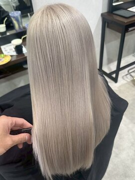 メリー オオサカ(Merly Osaka) 心斎橋/バレイヤージュ/レイヤーカット/海外レイヤー