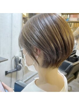 ロム(Rom.) 大人可愛いひし型ハンサムショート前下がりボブ