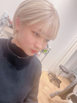 カチート(CACHITO) ハイトーンショート×ホワイトベージュ