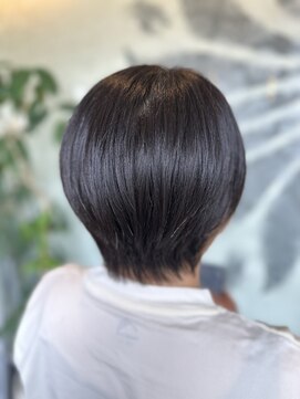 エディット アンド 緑地(Edit&) 大人ショート、すっきりショートボブ