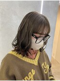 オリーブベージュ