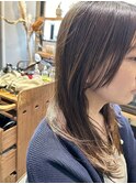 大人前髪薄めバング顔まわり小顔ヘアミディアムレイヤーロング