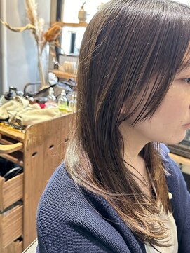 大人前髪薄めバング顔まわり小顔ヘアミディアムレイヤーロング