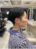 ツーブロック黒髪刈り上げショート刈り上げ女子ハンサムショート