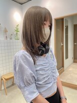オリーブベージュ