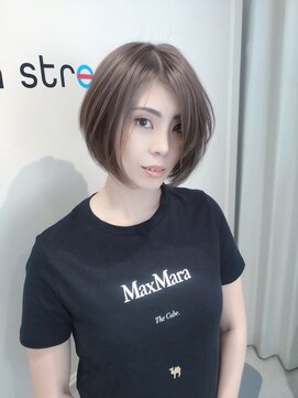 ハイストリートヘア(High street Hair) 前下がりショートボブ×透明感カラー＋ハイライト