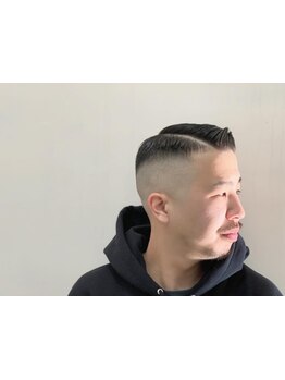 ワックスで毛束を表現できるドライカット。耳周りや襟足ラインをすっきり★BARBERスタイル☆