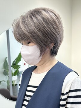 ジービージー前橋ミュグ(GBG前橋mugu) くびれショートボブ40代50代グレイカラー白髪染め白髪ぼかし