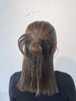 ソノ(sono)&nbsp;ハーフアップ カチモリアレンジ  参列ヘア 推し活ヘア