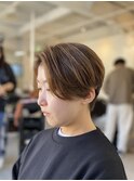 ショートボブハイライトハンサムショートグレージュカラー