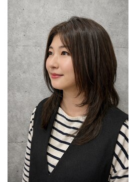 テラ(terra) くびれミディで作る大人可愛い「最旬レイヤーカット」