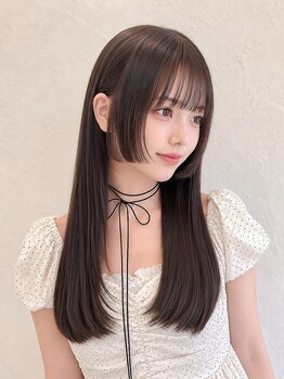 エミリー(Emily)の写真/小顔になれる顔まわりカットで垢抜けヘアに♪