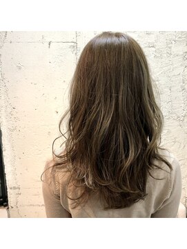 ペネロープ(Penelope) セミロング/レイヤー/オリーブマット 担当 夕島