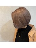 ピンクベージュ