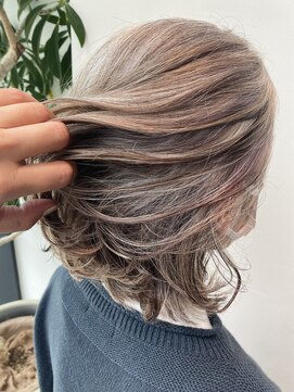 ステア ケース(stair case) 白髪ぼかし 脱白髪染め 白髪染め卒業 グレージュハイライト