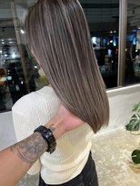 メリー オオサカ(Merly Osaka)&nbsp;筋感細めでさりげなさが可愛い！グレージュバレイヤージュ