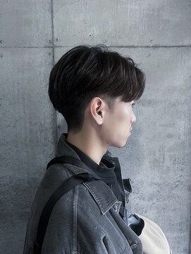 オムファミーユラグ(homme, famille raugh) 刈り上げ前下がりセンターパート