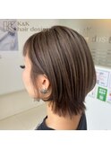 ベージュ