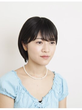 ドゥセリエ 新宿本店(de cellier) 大人っぽさやフェミニンな印象を与える流し前髪