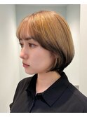 エンドカラー裾カラーミルクティーベージュ小顔ショートヘア