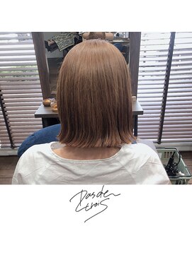 パドトロワ(Pas de trois) 新潟×切りっぱなしボブ×ミルクティーベージュカラー