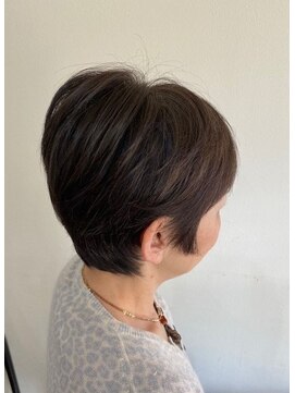 アドア(ADOR) 分け目のつけない 大人のショートレイヤー