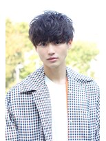 ネイビー(NAVY)&nbsp;前下がりマッシュ　スパイラルパーマ  無造作束感