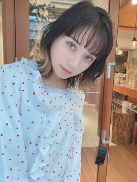 ルービック 難波(Rubik's) 20代30代40代くせ毛風無造作黒髪レイヤーミディ/インナーカラー