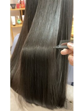 イーラ(era) 《era》ショコラアッシュ エアストレート 艶カラー みわ