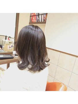 ネオリーブチノ 登戸店(Neolive cino) 外はね ローレイヤー ミディアム スタイル