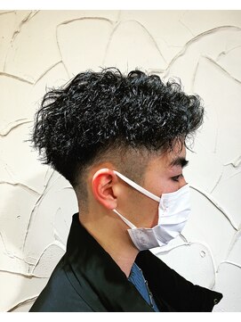 ナディアバイカリス(Nadia by charis) フェード|スパイラル|メンズ|パーマ