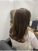 ミディアムヘア斜めバンググレージュカラーシルキーベージュ