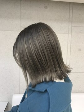 ザナドゥ 巣鴨店(Xanadu) ハイトーングレージュ×ハイライト×切りっぱなし外ハネボブ