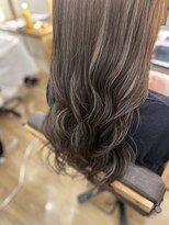 エム バイ ブローチェ(em by BROCHE)&nbsp;透明感グレージュ