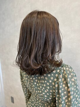 アチーブティルスマートサロン 豊川末広通店(achieve till Smart Salon) ツヤ髪毛先ウェーブミディ アッシュベージュカラー暗髪