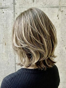 アル あびこ(aru.) ふんわり動く。大人の3Dハイライト×レイヤーボブ