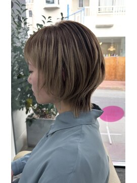 プラグ(Plug) ショートレイヤー似合わせカット襟足ショートウルフひし形30代
