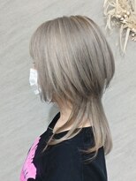 ハイストリートヘア(High street Hair)&nbsp;ウルフスタイル×ブリーチオンカラーベージュシルバー