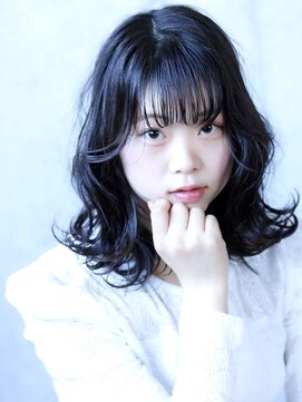 ヘアサロン シロップ(Hair Salon Syrup) [Syrup・山谷慎太郎] 「シースルーバングの外ハネセミディ」