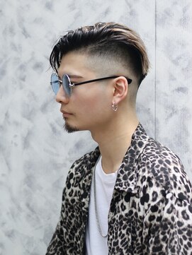 ベーア メロー(Bar mellow) 外国人風かき上げフェードカット【シルバーアッシュカラー】