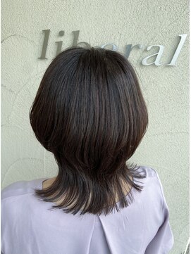 リベラル(liberal) ミディアムくびれウルフボブ/結べるボブ くすみブルーアッシュ