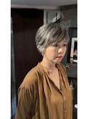 グレイヘアショート