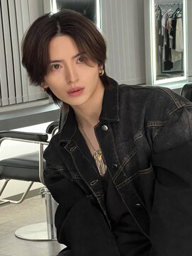 スライバイリアオオサカ(Sly By Ria OSAKA) ウルフヘア/センターパート/カルマヘア【梅田】【大阪】