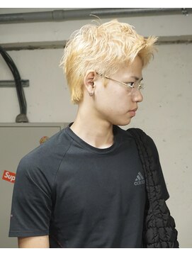 ノラ シブヤ(NORA) スパイキーショートテーパーフェードケアブリーチブロンド