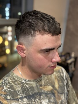 メグロバーバーショップロッポンギ 目黒六(MEGURO BARBER SHOP 6PPONGI) クロップ