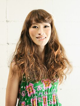 ヘアールーム ニワカ(hair room niwaka.) 見え隠れするPOPカラーがはえるラフウェーブ♪