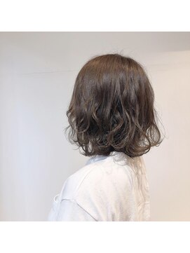 五角髪 ボブ、外ハネ、そしてオリーブカラー